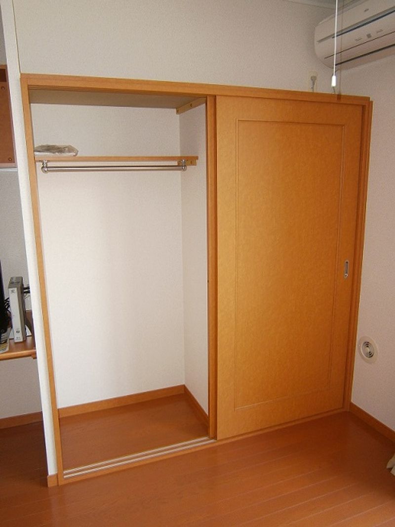 レオパレスプレミール 収納