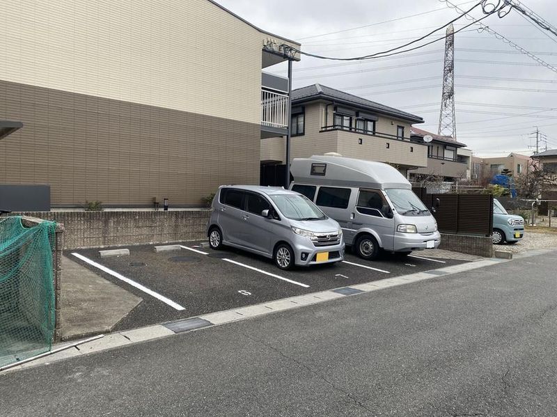 レオパレスソレアードⅡ 駐車場