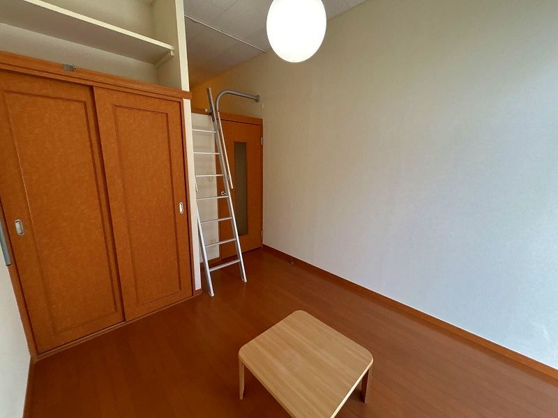 レオパレスフォレスト 居間