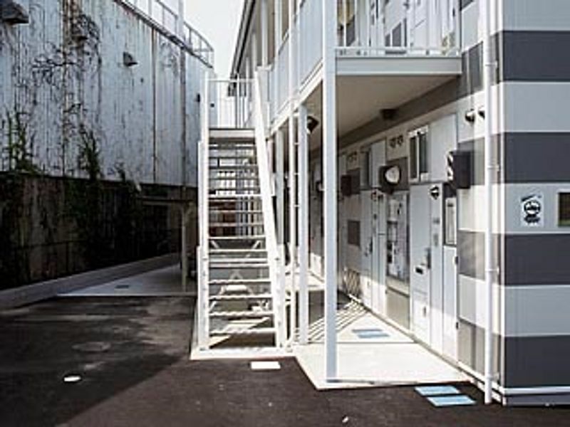 レオパレス吉野川 玄関