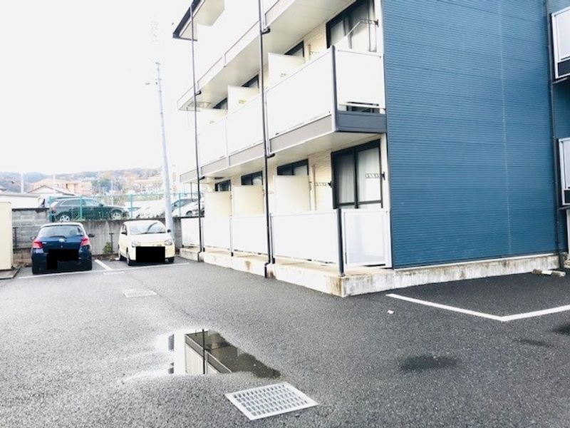 レオパレスブルーリヴィエール 駐車場