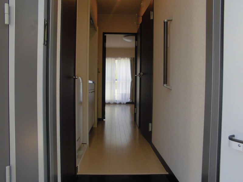 LEONEXT Sunflower Entrance