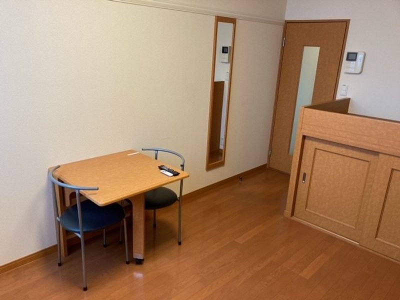 レオパレスアトリオ富岡 居間