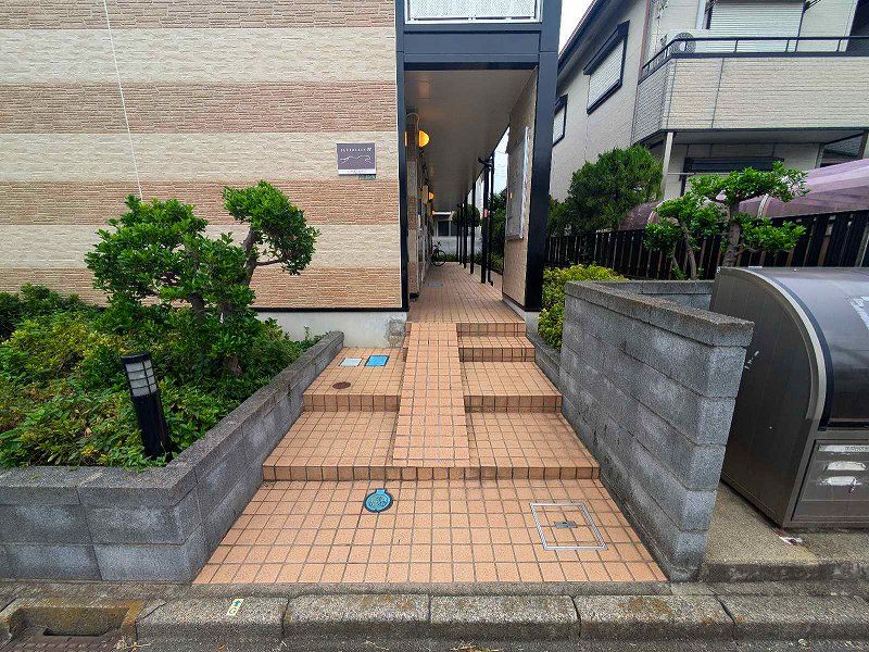 レオパレスハーティハイツ エントランス