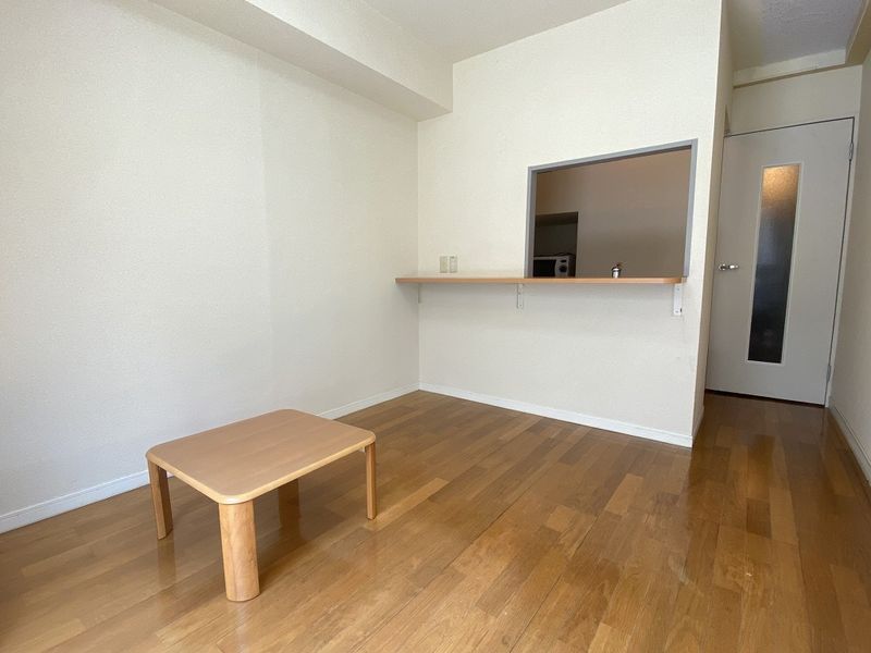 レオパレス小向 居間