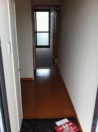 レオパレスわたうち 玄関
