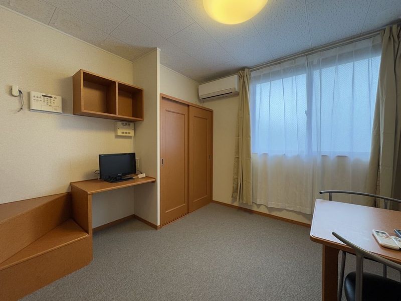 レオパレス隼Ⅱ 居間