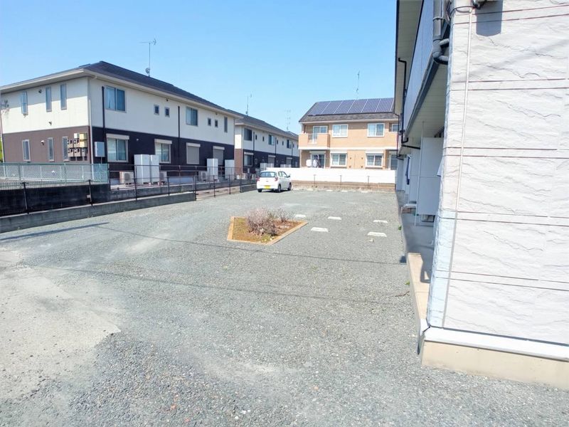 レオパレスラ・クロシェット 駐車場