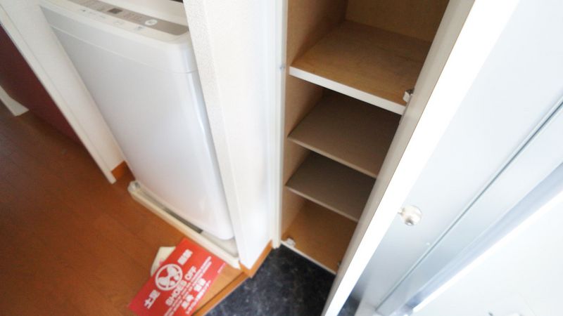 レオパレスロワール千本 玄関