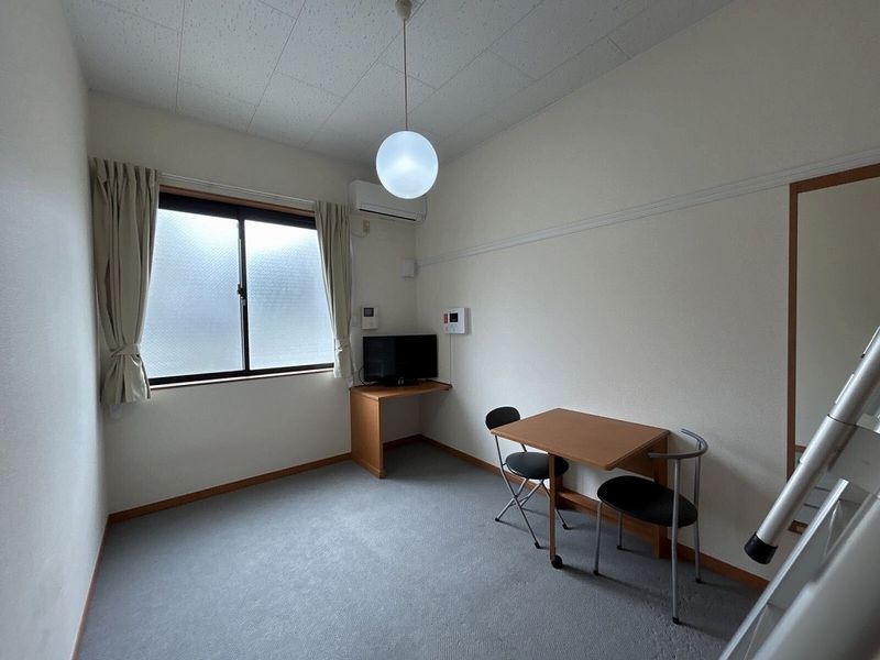 レオパレス屋形の森 居間