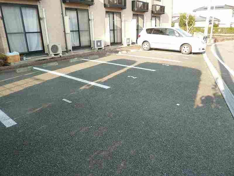 レオパレス清水Ⅱ 駐車場