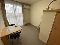レオパレスフレア九品寺 居間