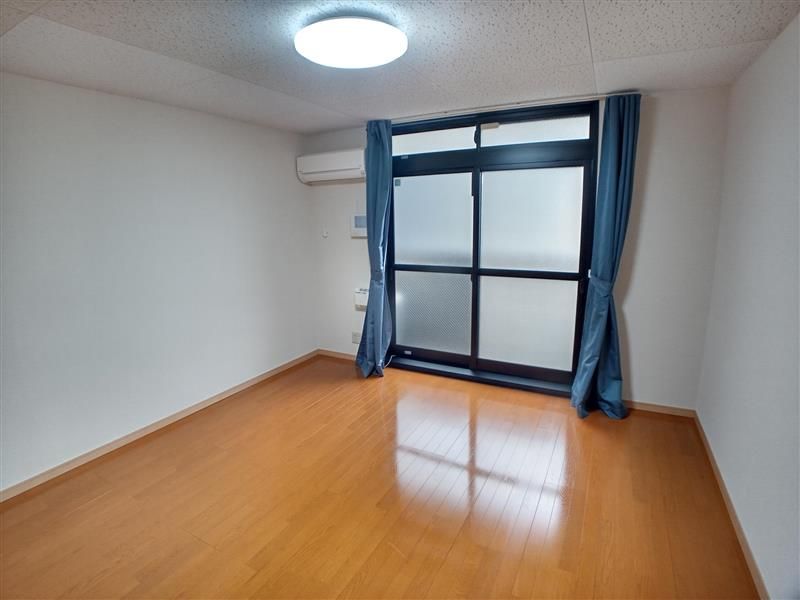 レオパレス柏原Ⅲ 居間