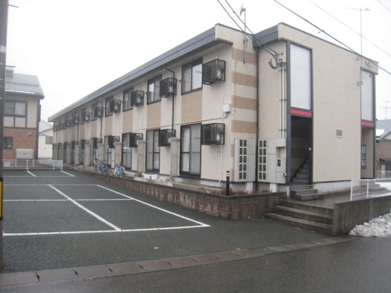 レオパレス悠創ヶ丘 駐車場