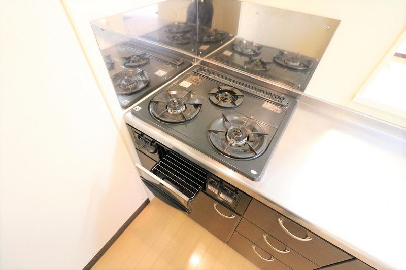 LEONEXT First Kitchen