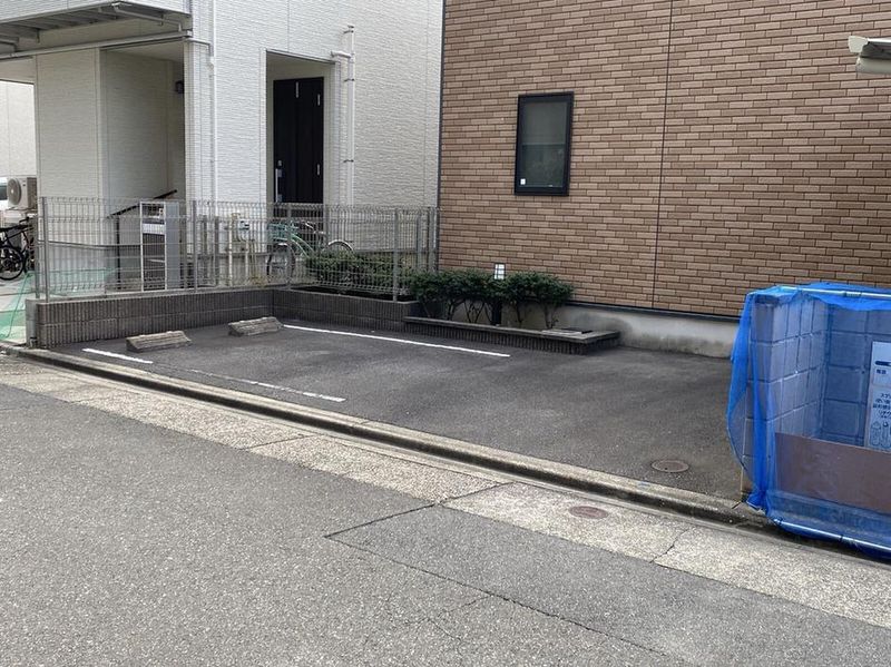 レオネクスト萩原 駐車場