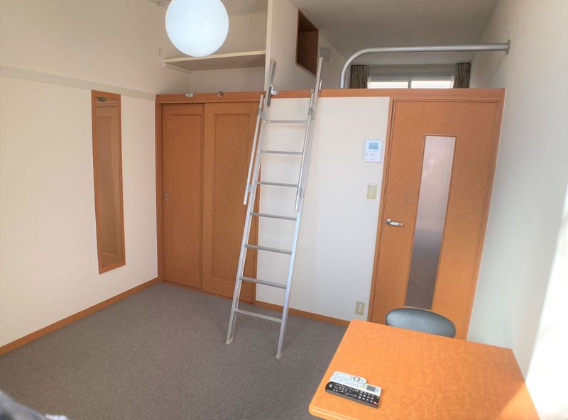 レオパレスクレール本内 居間