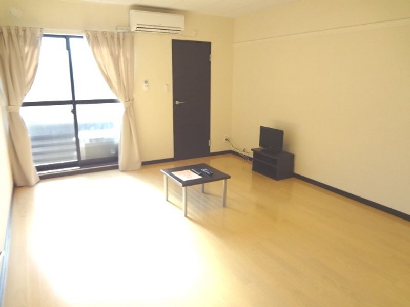 レオネクスト栗林 居間