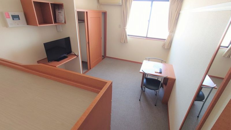 レオパレスムイ　オエステ 居間