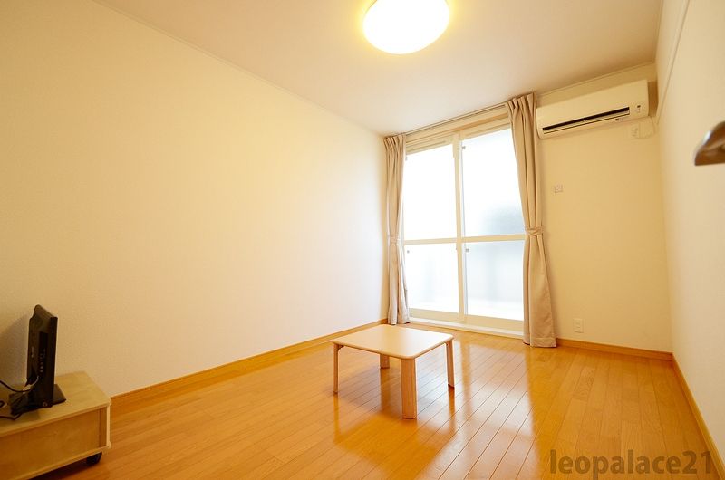 レオパレス晴屋Ⅱ 居間