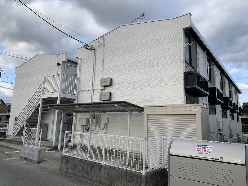 レオパレス西京 外観