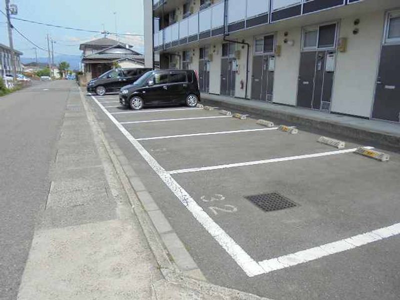 レオパレスＮｅｗ　リベラルⅡ 駐車場