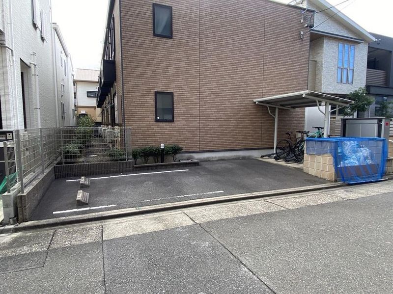 レオネクスト萩原 駐車場