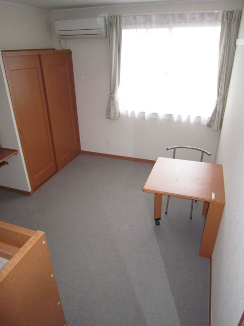 レオパレスグリュ 居間