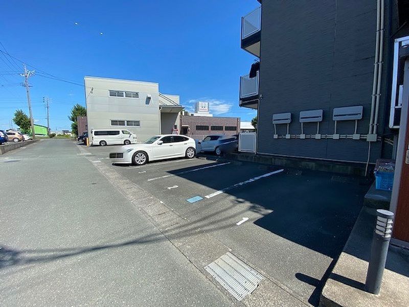 レオパレスグリーン　ウッド 駐車場