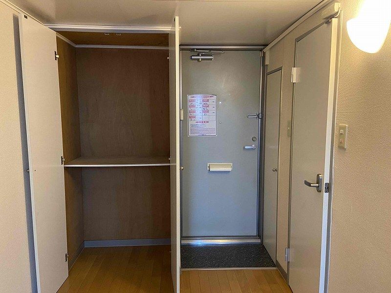 レオパレス杉本 玄関