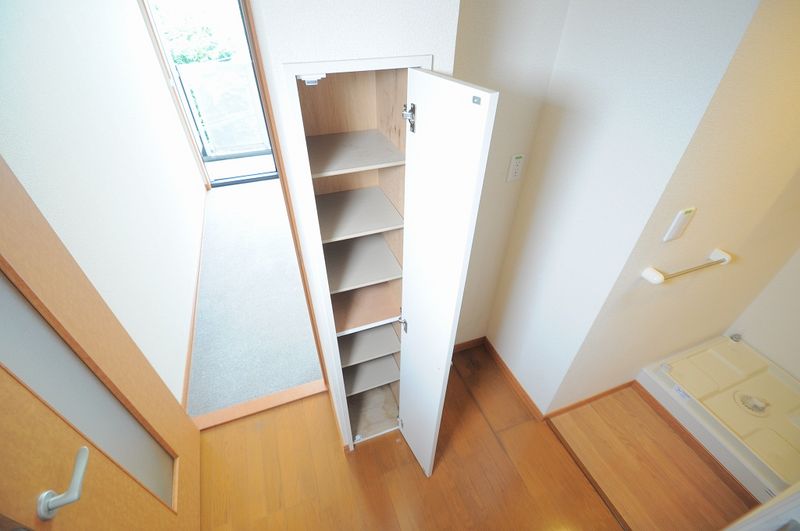 レオパレスコスモスⅡ 収納