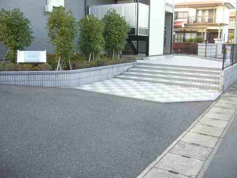 レオパレスライジングサン エントランス