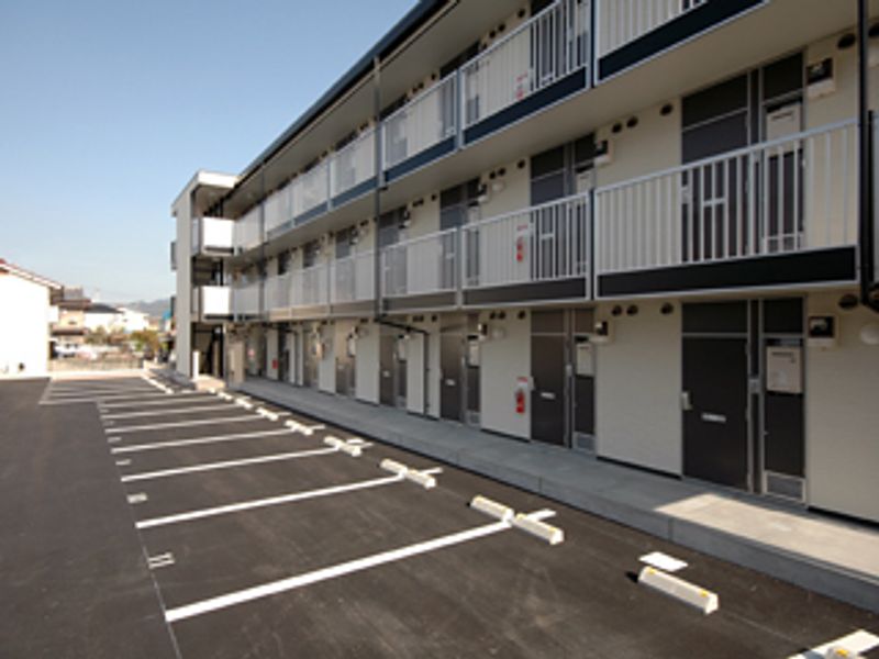 レオパレスＰＡＬＣＯＵＲＴ龍馬 駐車場