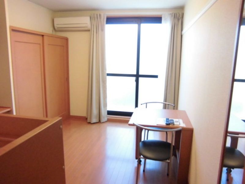 レオパレスグランジュール鹿沼Ⅱ 居間