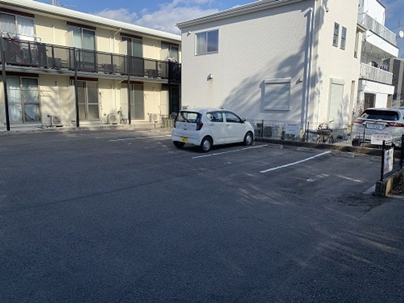 レオネクストニューストリーム 駐車場