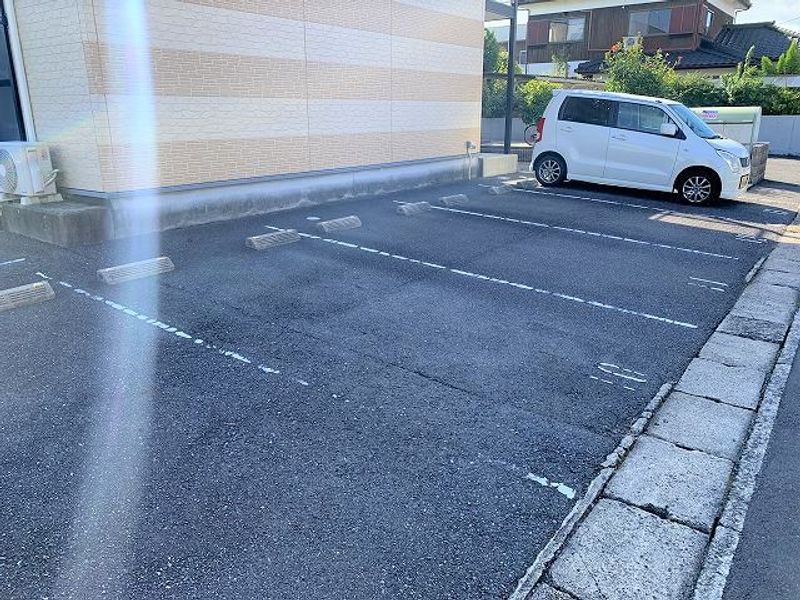 レオパレスアルバ 駐車場