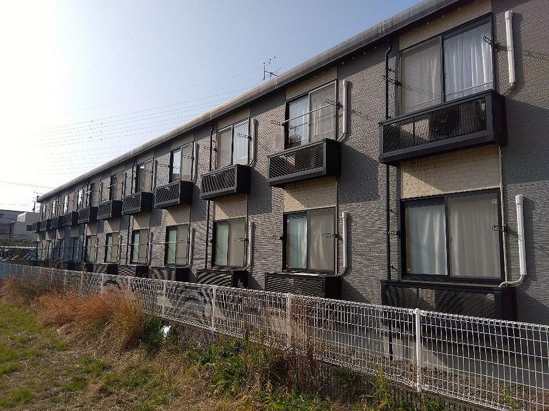 レオパレスカマン　セジュール 外観