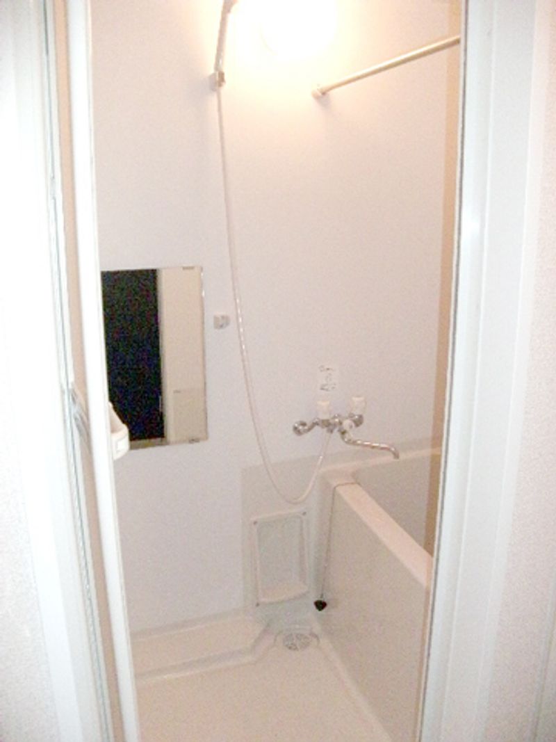 LEONEXT Lease Lance Bathroom
