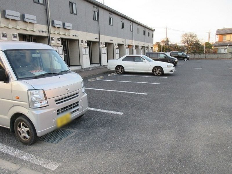 レオパレスブランドミールⅢ 駐車場