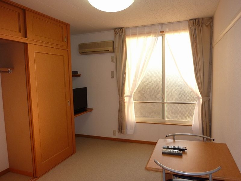 レオパレスボヌールちはら 居間