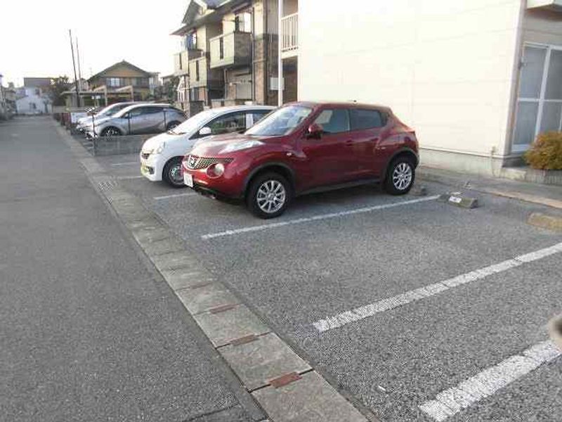 レオパレスパークサイド 駐車場