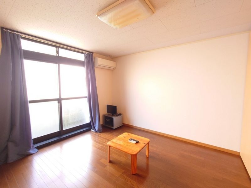 レオパレスＣｙｐｅｒｕｓ 居間