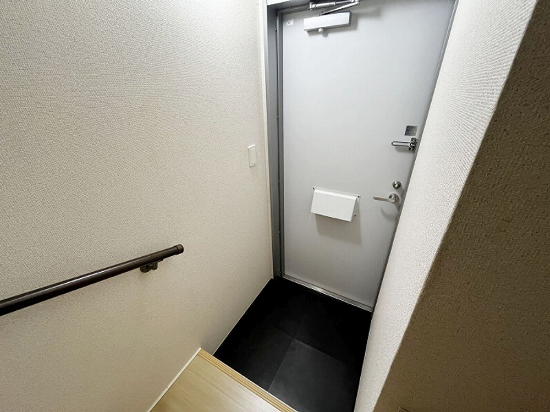 レオネクストエテルノセラ３号館 玄関