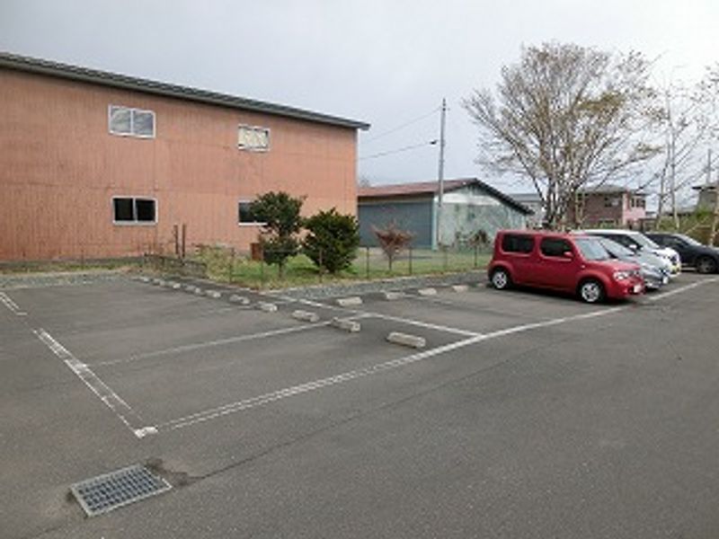 レオネクスト日の出 駐車場