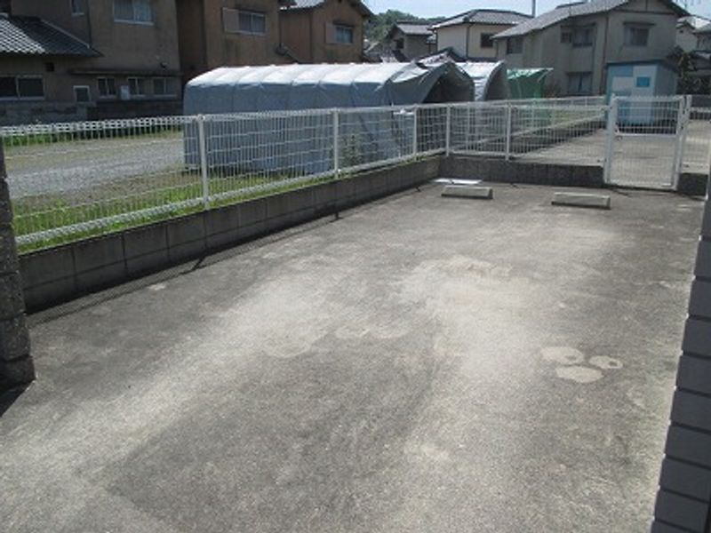 レオパレス嘉寿ＨＩＭＥＪＩ 駐車場