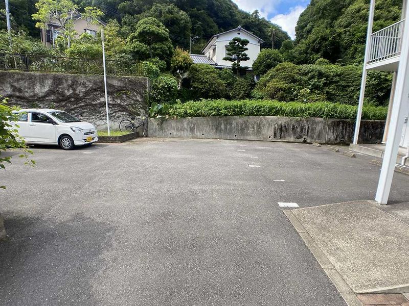 レオパレス札ノ辻 駐車場