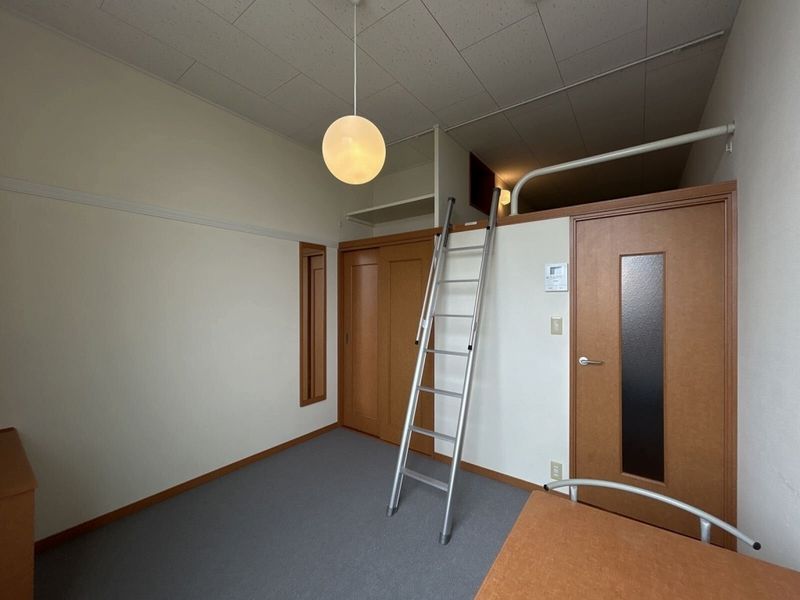 レオパレスチェルシー 居間