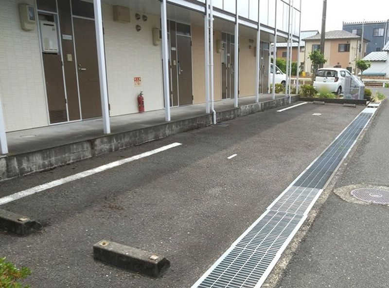 レオパレスプレージュ 駐車場