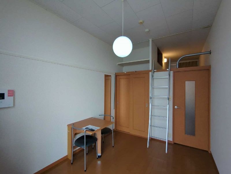 レオパレスかたくり 居間
