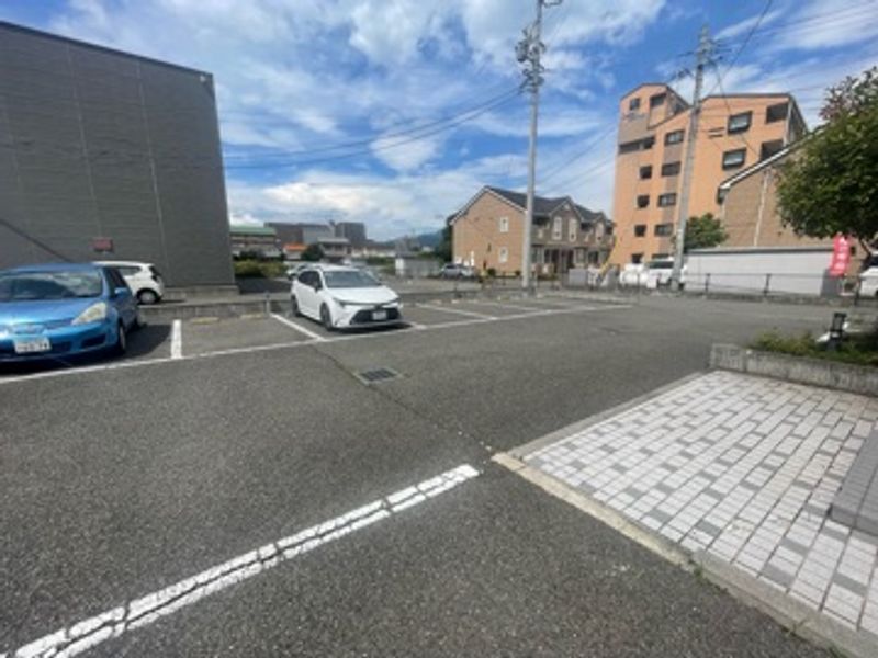 レオパレスサンライズ 駐車場